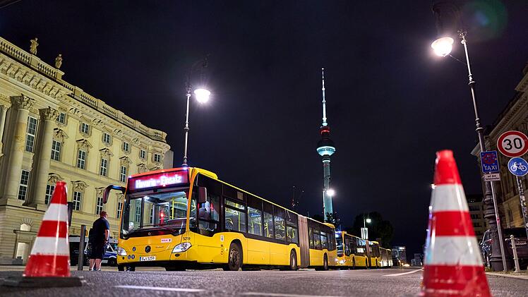 Weltkriegsbombe in der Spree in Berlin-Mitte gefunden