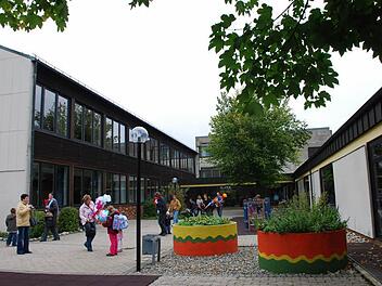 Die SPD sieht die Schulstandorte Marktleugast (Foto) und Neudrossenfeld in Gefahr. Foto: Archiv