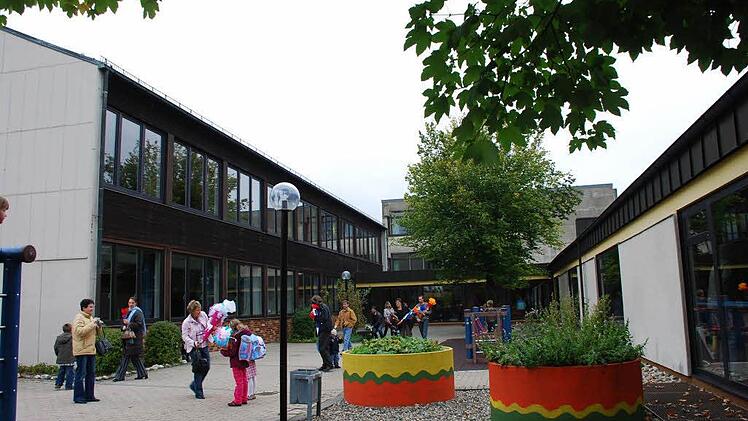 Die SPD sieht die Schulstandorte Marktleugast (Foto) und Neudrossenfeld in Gefahr. Foto: Archiv