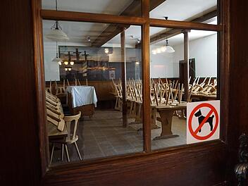 Die Wirtsstuben in der Klosterschänke sind geschlossen. Ab 25. Februar können Freunde des Kreuzbergs hier wieder ihr Klosterbier genießen.  Foto: Marion Eckert