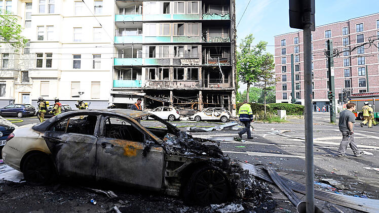 Tote und Verletzte bei Kiosk-Brand in Düsseldorf