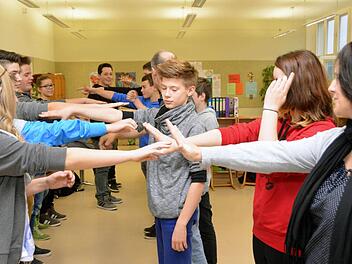 Die "Statuswippe" war Teil des Antigewaltkurses beim Gesundheitstag der Kliegl-Schule.  Foto: Peter Rauch