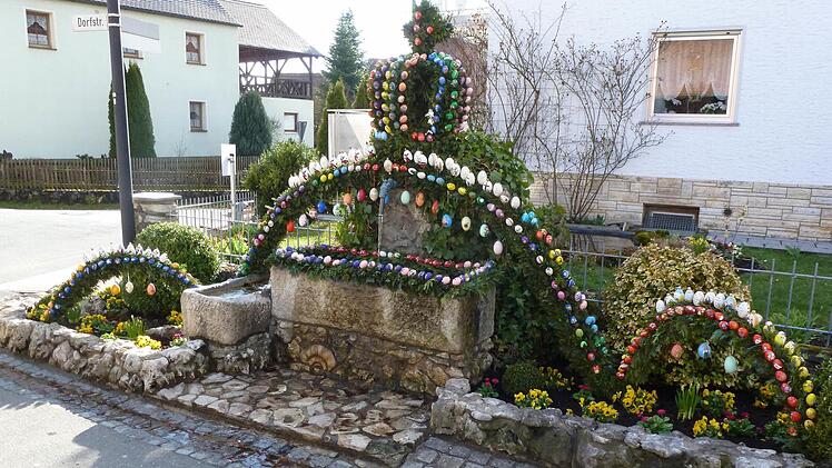 Osterbrunnen in Leutenbach Foto: Gerlinde Götz