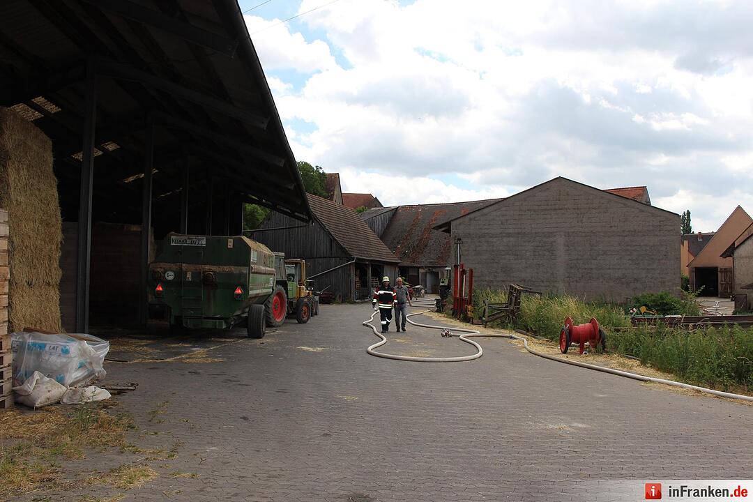 Landwirtschaftliches Anwesen in Vollbrand - 150 bis 200 Kuehe qualvoll verendet