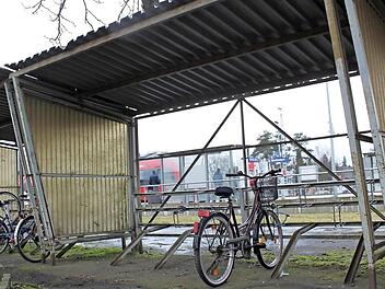 Das Umsteigen vom Rad auf Bus oder Bahn (hier in Strullendorf) hat noch Verbesserungspotenzial. Foto: Hans Kurz