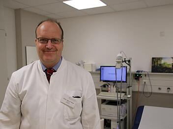 Das menschliche Herz ist das Spezialgebiet von Kardiologe Martin Braun (rechts) am Bamberger Klinikum.   Foto: Sebastian Schanz