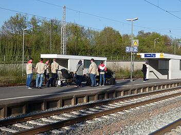 Der Bahnsteig 2 im Haßfurter Bahnhof soll im Jahr 2020 oder 2021 durch die Deutsche Bahn umgebaut und dann barrierefrei erreichbar sein.  Christian Licha