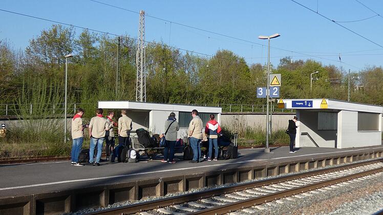 Der Bahnsteig 2 im Haßfurter Bahnhof soll im Jahr 2020 oder 2021 durch die Deutsche Bahn umgebaut und dann barrierefrei erreichbar sein.  Christian Licha