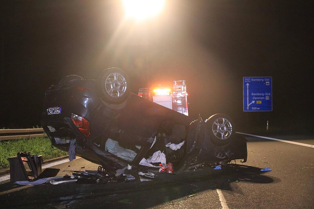 A73 bei Bamberg: Auto überschlägt sich