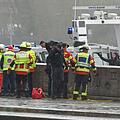 Mehrere Einsatzdienste waren am Montagvormittag vor Ort, um die Frau während des Sturmtiefs "Sabine" aus dem Main zu retten. Foto: NEWS5 /Höfig