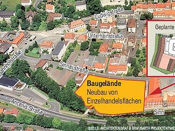 Zwischen Sinn (unten), Sinnaustraße (Mitte), Stadtwerke/Firma Knüttel (rechts) und Sinnau-Parkplatz (links) soll das neue Einkaufszentrum mit rund 2000 Quadratmetern Verkuafsfläche entstehen.