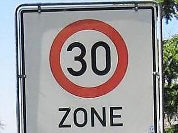 In Heubsch sollen an allen Ortseingängen Tempo-30-Schilder aufgestellt werden  Foto: Archiv/Klaus Klaschka