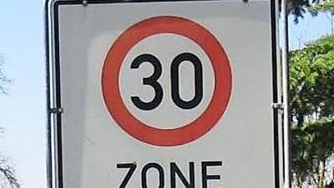 In Heubsch sollen an allen Ortseingängen Tempo-30-Schilder aufgestellt werden  Foto: Archiv/Klaus Klaschka