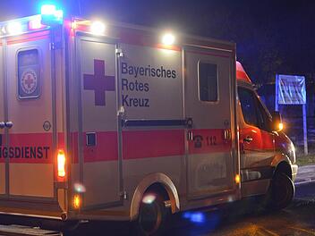 Unbekannte sollen die Radmuttern an einem Rettungswagen gelockert haben. Symbolfoto: Ronald Rinklef