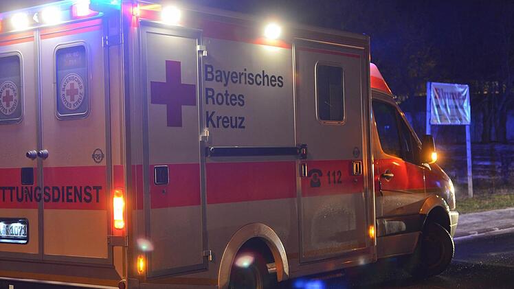 Unbekannte sollen die Radmuttern an einem Rettungswagen gelockert haben. Symbolfoto: Ronald Rinklef