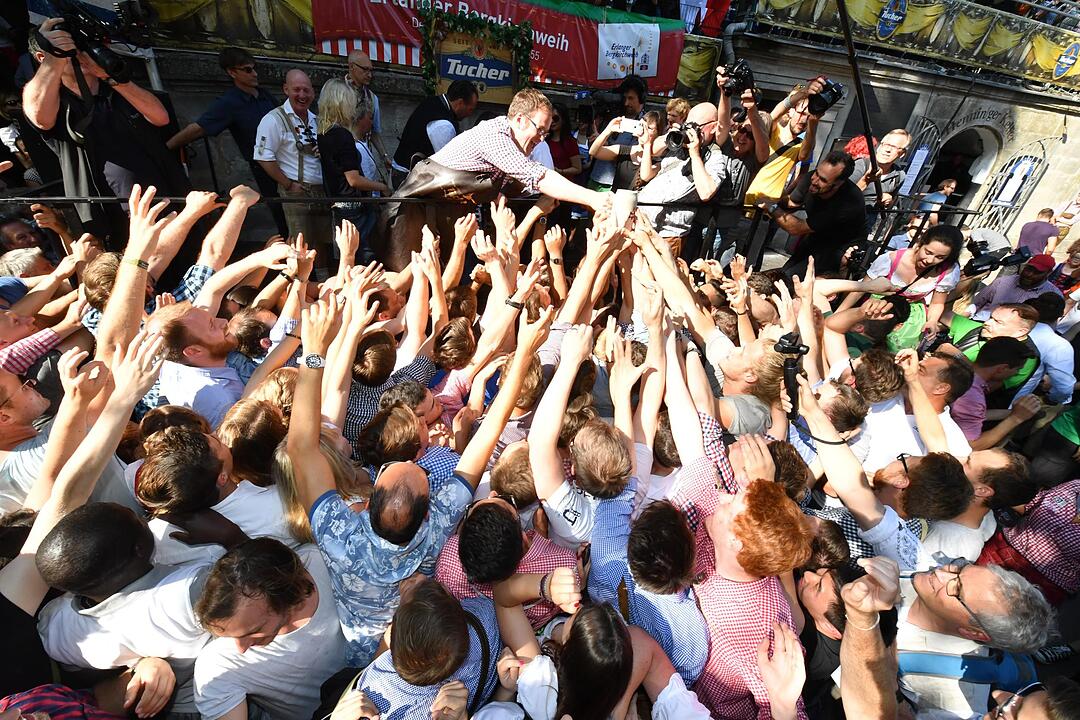 Bergkirchweih 2017: Drei Schläge zum Bieranstich