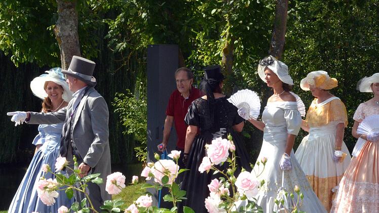 Historische Persönlichkeiten im Rosengarten Foto: Peter Rauch