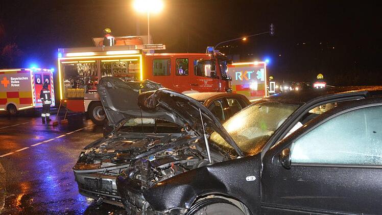 Ein schwerer Unfall ereignete sich am Freitagabend  an der Garitzer Kreuzung. Foto: Peter Rauch
