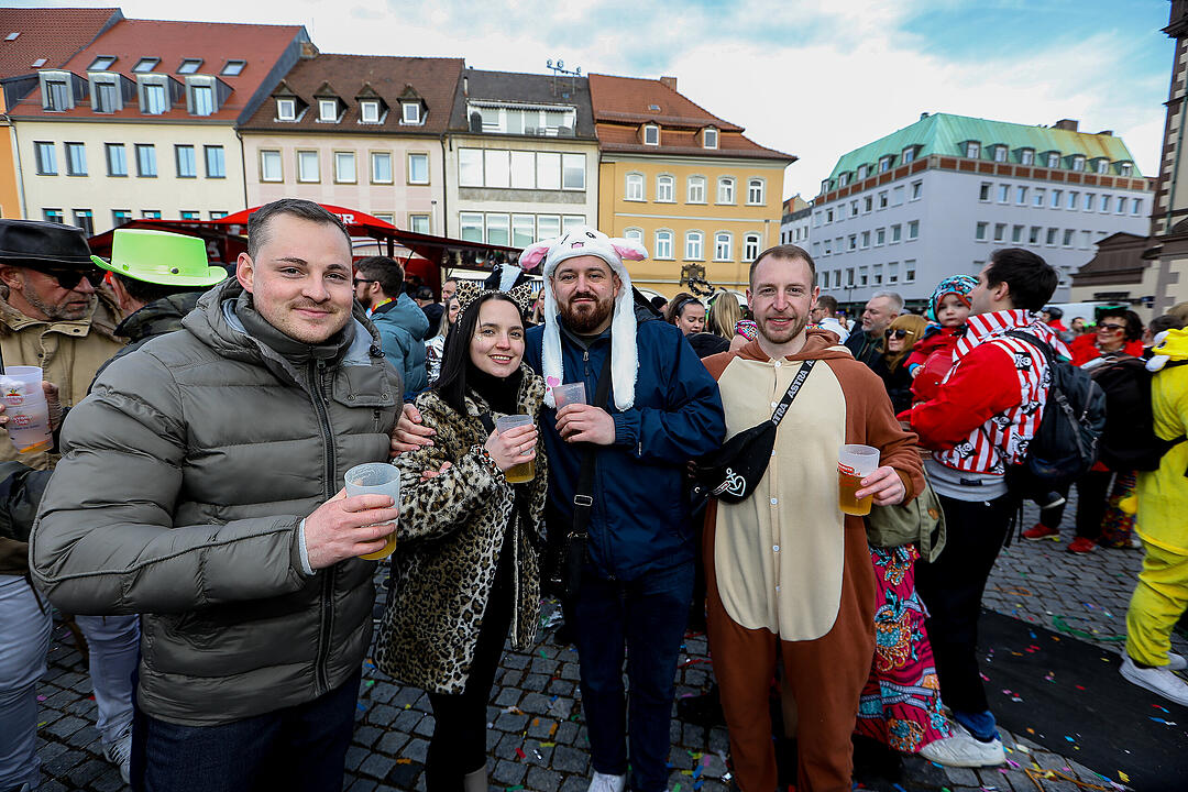 Große Party nach dem Faschingsumzug am Marktplatz.