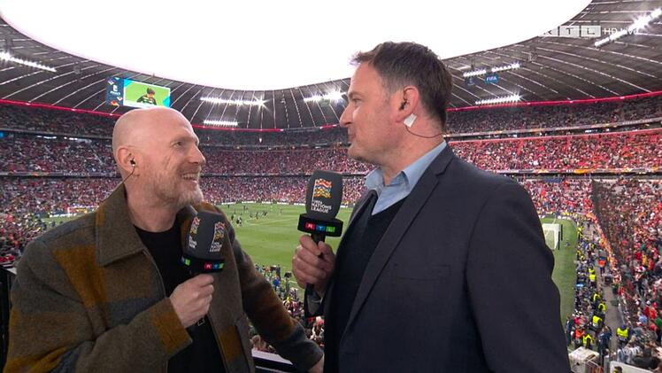 Matthias Sammer (l.) wunderte sich bei Thomas Wagner über die Diskussion um die DFB-Elf.