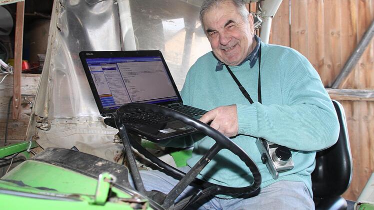 So kannte ihn jeder: Hobby-Journalist und -landwirt Hans Fürst. Am Sonntag früh ist der 76-jährige Azendorfer völlig überraschend gestorben. Foto: BR/Archiv