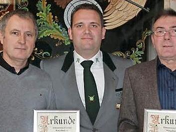 Die "Vierziger" von links: Reinhard Dürrbeck, Vorsitzender Martin Trautner und Richard Geiger  Foto: Erlwein