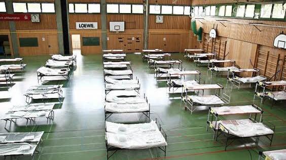 In der Dreifachturnhalle am Schulzentrum sind derzeit Flüchtlinge untergebracht. Foto: Archiv/Schreiber
