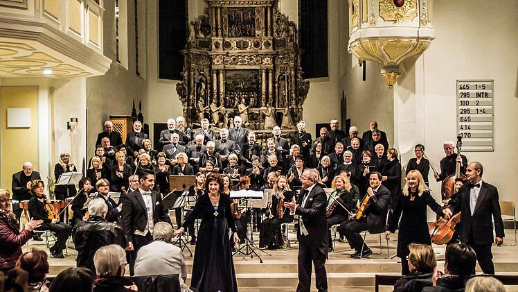 Begeisterten Beifall gab es am Ende für die Aufführung von Rossinis "Stabat Mater" in der Coburger Morizkirche.Foto: Jochen Berger