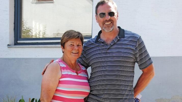 Besuch aus Ohio. Doris Vorndran, allen als "Hense-Doris" bekannt, mit Greg Fondran.  Foto: Marion Eckert