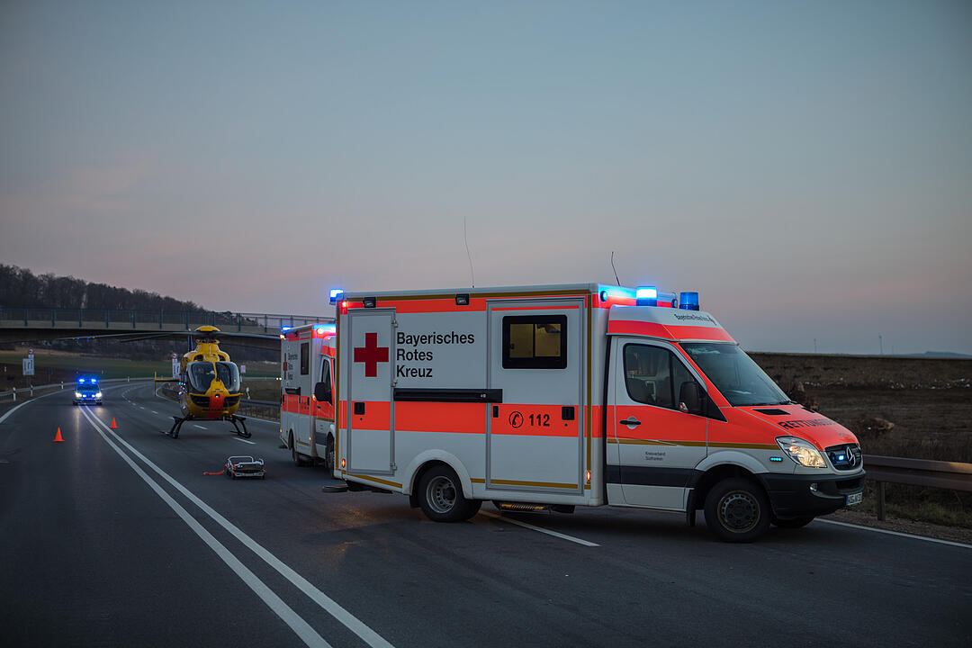 Traurige Unfallbilanz: Ein Toter und sechs zum Teil lebensgefährlich Verletzte