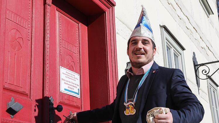 Genießt "fünf Minuten Fasching" bei den Kindern: Bürgermeister Maximilian Neeb. Foto: Barbara Herbst