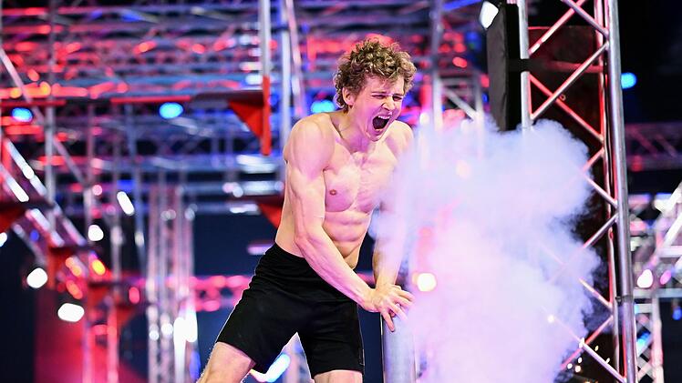 Philipp Göthert ist der neue Last Man Standing von "Ninja Warrior Germany" (RTL). Im Foto: Der 24-Jährige buzzert nach einer fantastischen Leistung in Stage 3 und qualifiziert sich für den Mount Midoriyama.