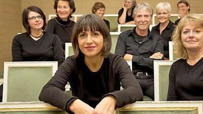 Das Ensemble (von links nach rechts und von vorne nach hinten): Maria Sebald, Dagmar Krohn, Maria Eichfelder, Jochen Eichfelder, Lioba Stein, Frieda Lange, Monika Einwag, Irene Leiter und Gudrun Lüdtke.