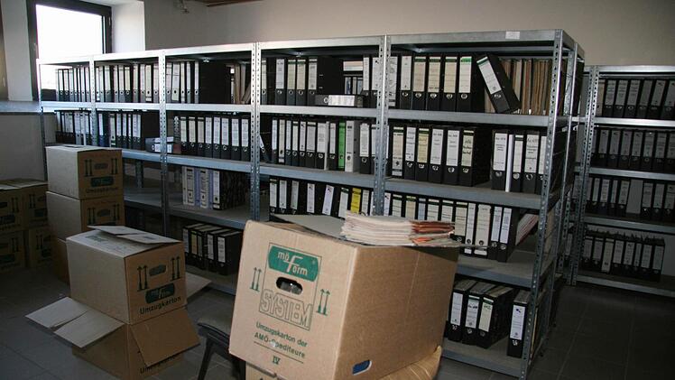 Im Obergeschoss des neuen Rathauses ist endlich genug Platz fürs Archiv: In den vergangenen Jahren war das Archiv immer ausgelagert - ganz oder teilweise.
