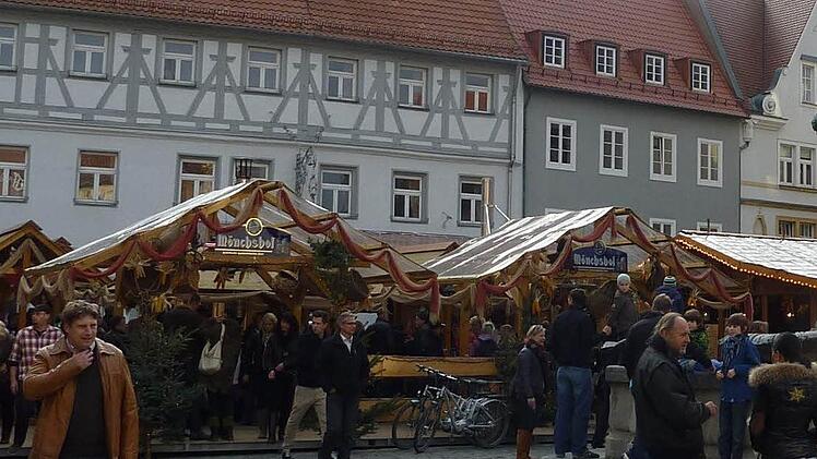 Das Winterdorf will am 2013 wieder nach Kulmbach kommen. Aber die Familie Grauberger plant Änderungen, um die Attraktivität zu steigern. Fotos: Archiv