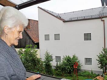Rund acht Monate hatte Anni Gagel in ihrem Garten, der an das Deutsche Korbmuseum grenzt, ein Gerüst stehen. Foto: Gerda Völk