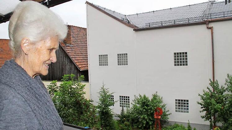 Rund acht Monate hatte Anni Gagel in ihrem Garten, der an das Deutsche Korbmuseum grenzt, ein Gerüst stehen. Foto: Gerda Völk