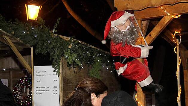 Es sind die Kleinigkeiten, die den Herzogenauracher Weihnachtsmarkt so attraktiv machen.  Fotos: Richard S&auml;nger