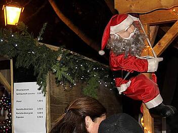 Es sind die Kleinigkeiten, die den Herzogenauracher Weihnachtsmarkt so attraktiv machen.  Fotos: Richard S&auml;nger