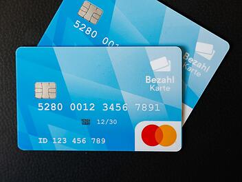 Landkreis Erlangen-H&ouml;chstadt f&uuml;hrt Bezahlkarte f&uuml;r Asylbewerber ein - so funktioniert sie