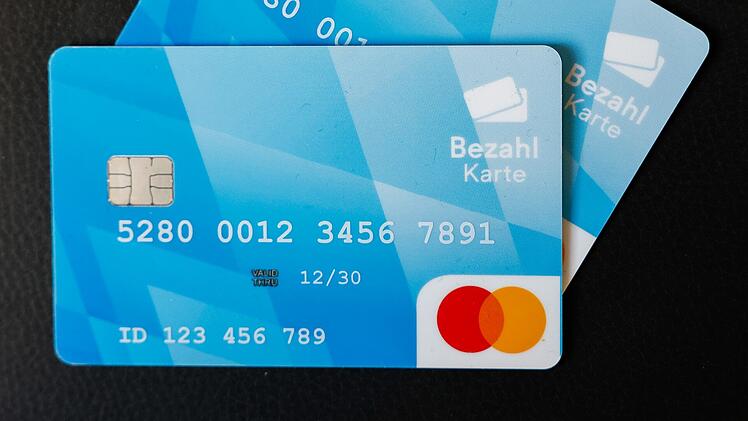 Landkreis Erlangen-H&ouml;chstadt f&uuml;hrt Bezahlkarte f&uuml;r Asylbewerber ein - so funktioniert sie