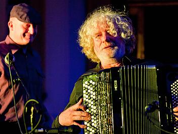 "Ich bin kein richtiger Musiker, sondern nur ein Laie, der das Glück hatte, mit Juri Kravets gemeinsam zu musizieren", sagt Claus Schwarzmann (links) über Juri Kravets (rechts), der an Weihnachten unerwartet im Alter von 55 Jahren gestorben ist.  Fotos: privat