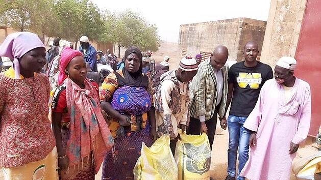 In Kaya werden Lebensmittel an die Fl&uuml;chtlinge verteilt. Eine der wichtigen Aufgaben in der Stadt - trotz Corona.