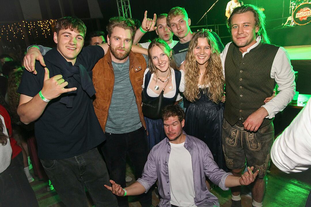 Gefeiert wurde mit der Kult-Partyrockband Radspitz!