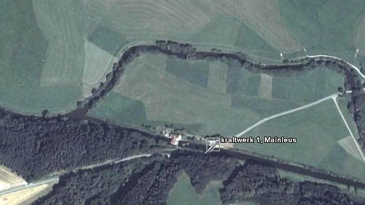 Ein Luftbild der Anlage: Oben schlängelt sich der Main, der Kanal wirkt wie mit einem Lineal gezogen.