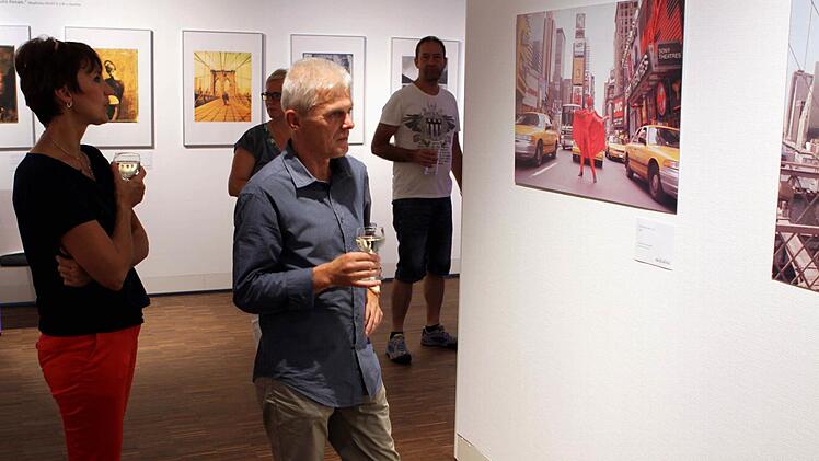 Die Ausstellungseröffnung in Ausrissen Foto: Michael Wunder