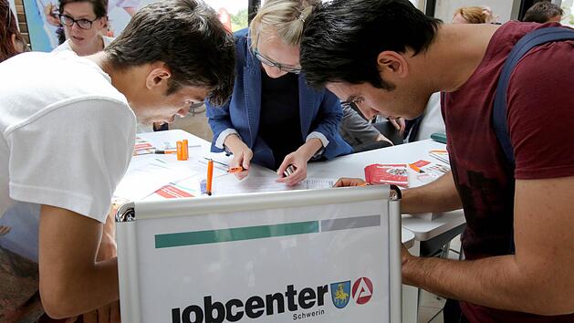 Über die "Arbeitsmarktintegration von Flüchtlingen" hat Professor Knuth eine beachtliche Studie vorgelegt. In Nürnberg präsentierte er seine Thesen. Foto: dpa