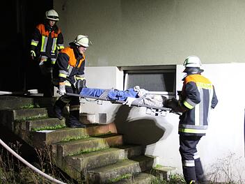 Die Wehren aus Höchstadt und Etzelskirchen trainieren den Ernstfall.  Foto: Andreas Dorsch