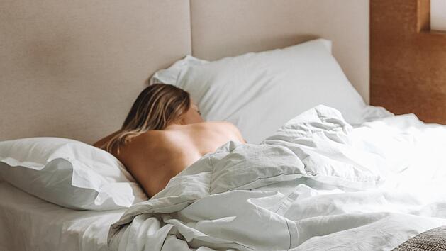 Symbolbild: Schlaf, Bett, Schlafen, Kissen