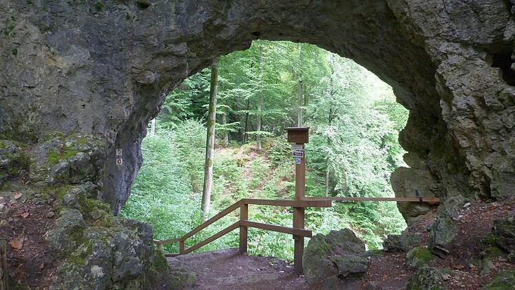 Einsturzhöhle Riesenburg Fränkische Schweiz, Wandern, Wanderung, Ausflug
